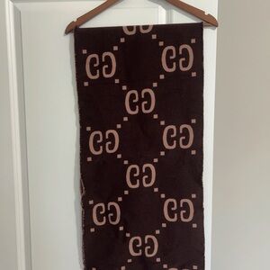 Gucci GG jacquard wool silk scarf